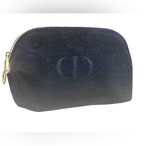 Brand new Christian Dior cosmetic bag
Various cosmetic samples included
